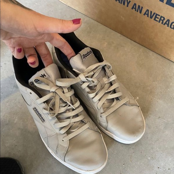 Men’s Reeboks - Picture 3 of 4